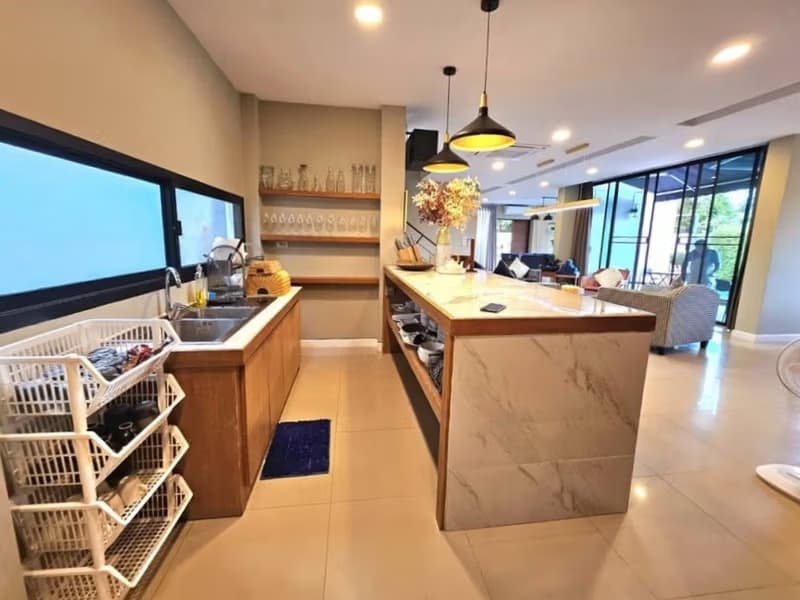 6 Bed House for Rent in San Sai