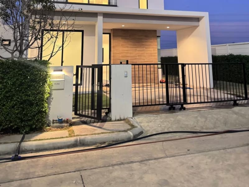 3 Bed House for Rent in Bang Phli District