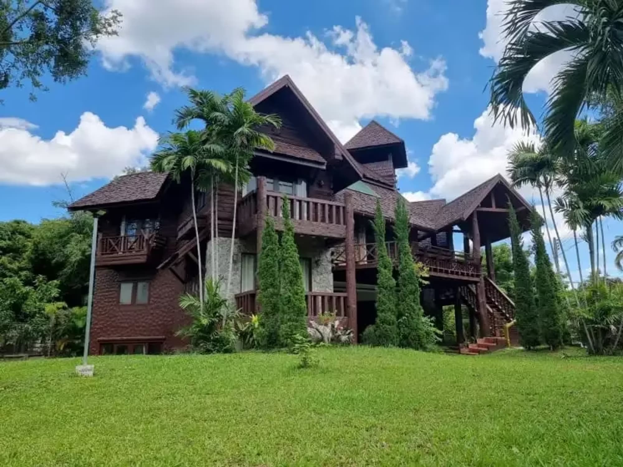 5 Bedroom House - Image 17