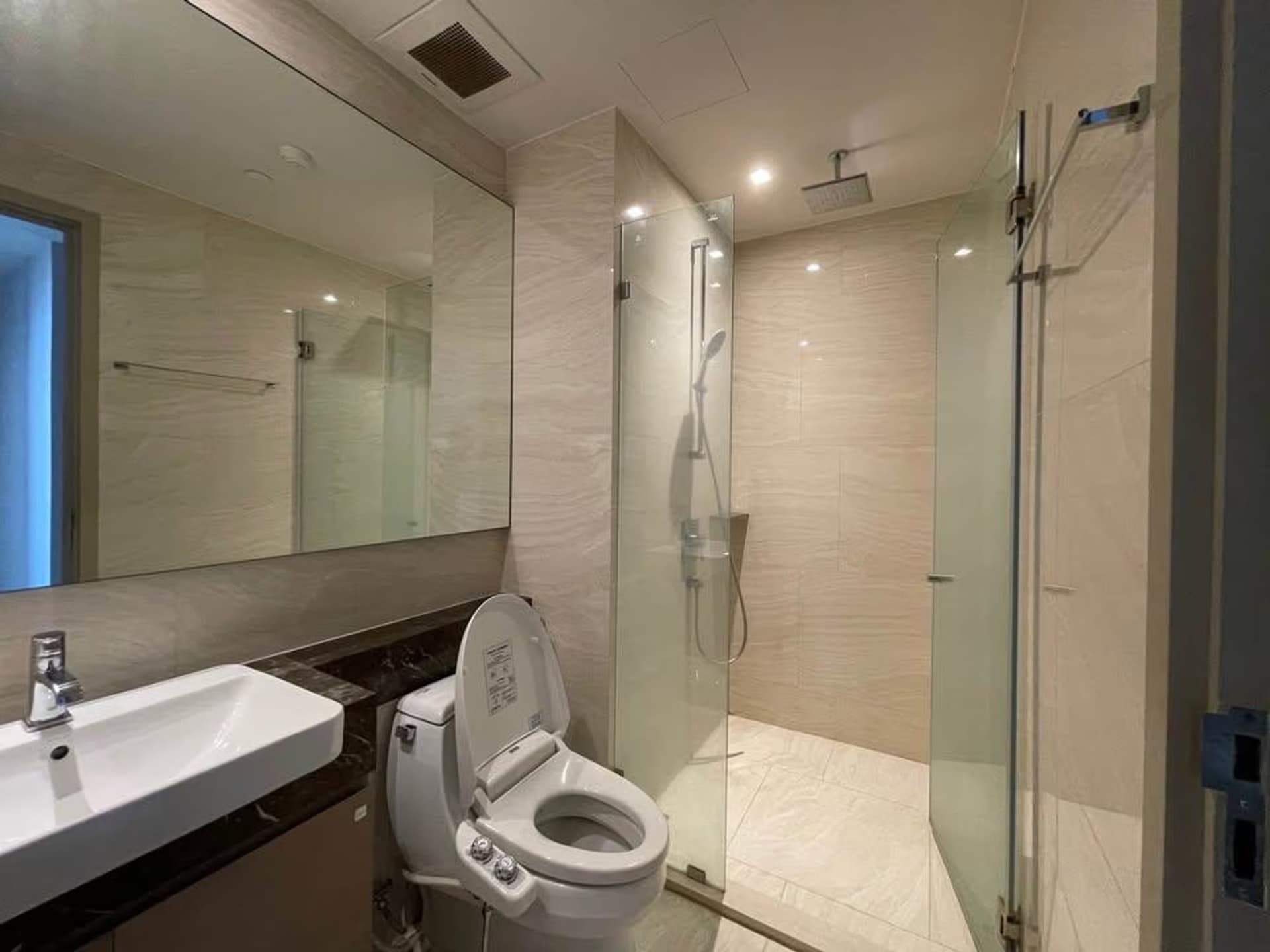 2 ห้องนอน คอนโด สำหรับ ขาย ใน Bang Rak - Image 11