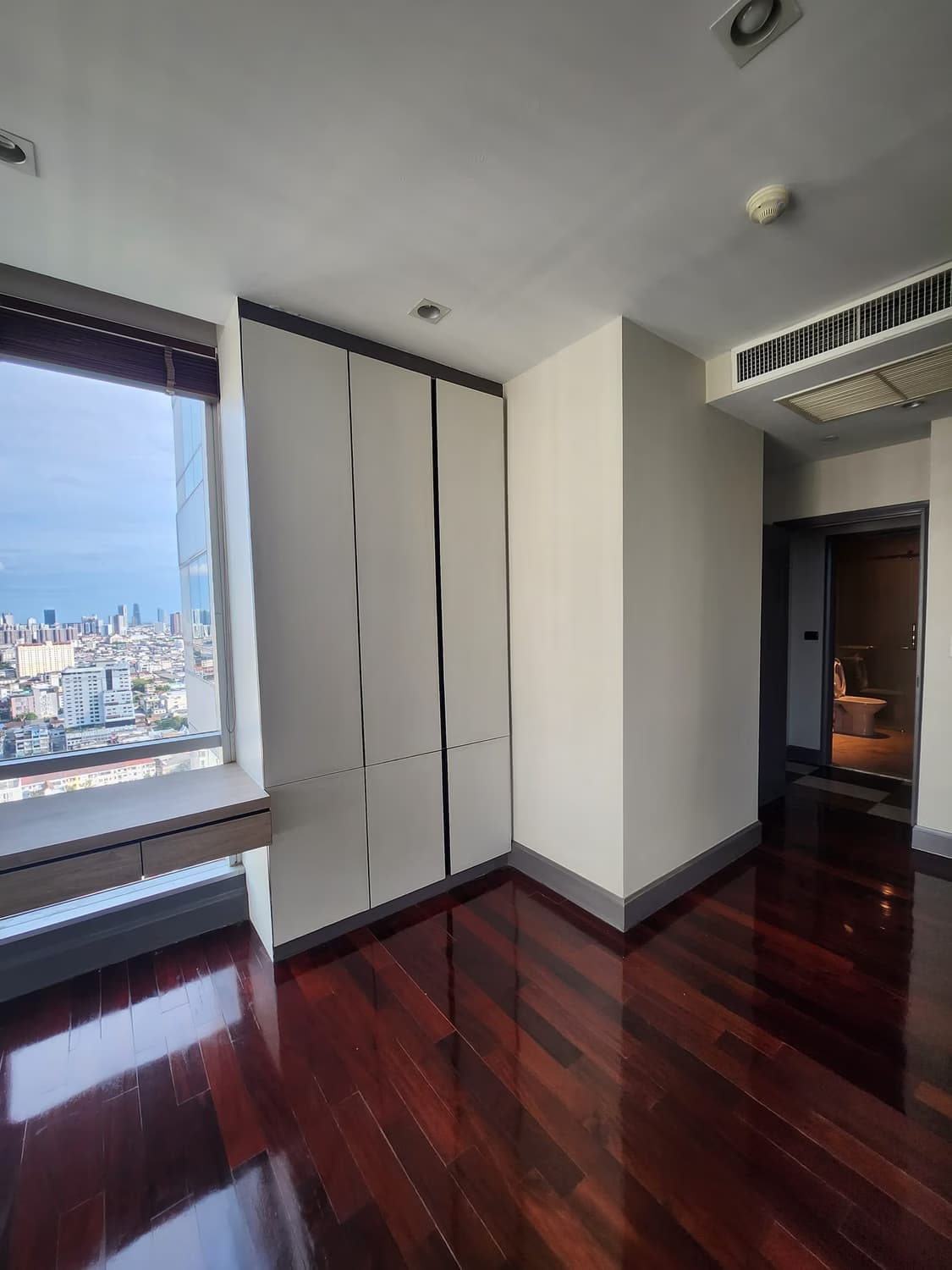 2 Bed Condo for Rent in Sathon - Image 19