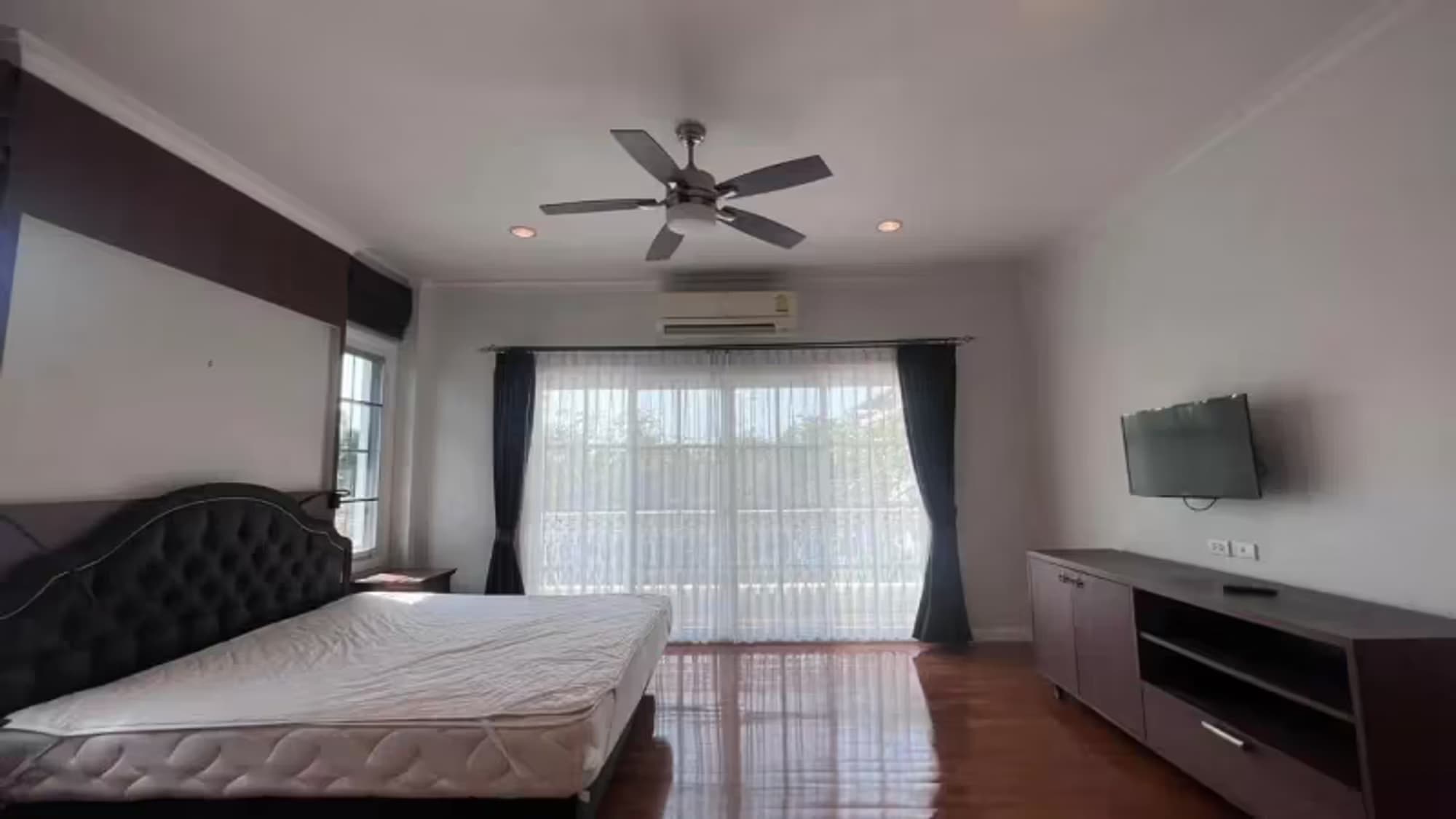 3 Bedroom House - Image 8