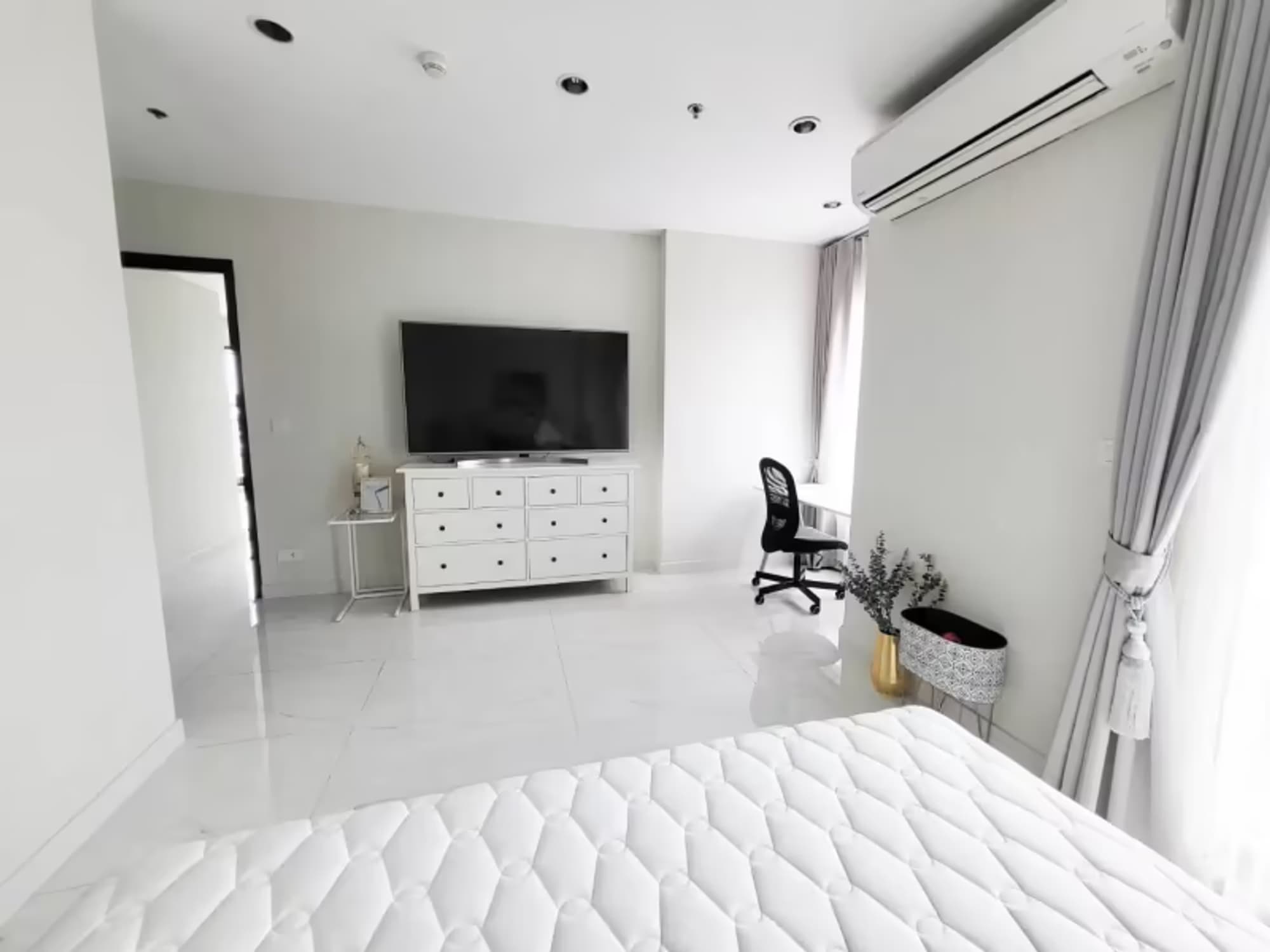 3 Bedroom Condo - Image 7