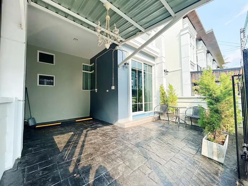 Townhouse for Rent at Golden Town RuamChok