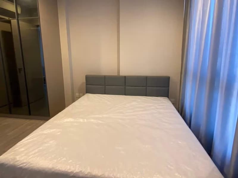 Condo for Sale at The Room Sathon - St. Louis