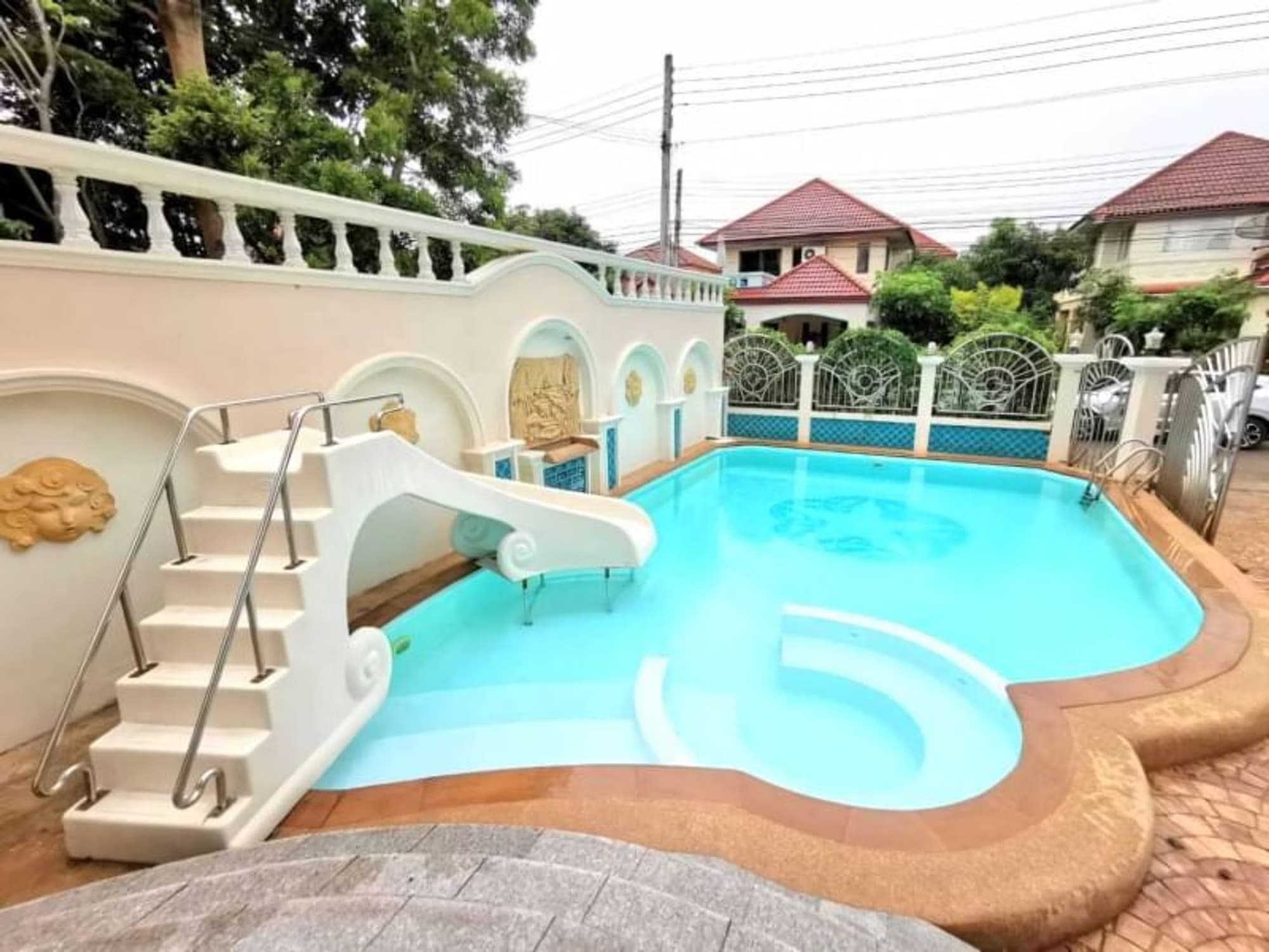 4 Bed House for Rent in Hang Dong - Image 18