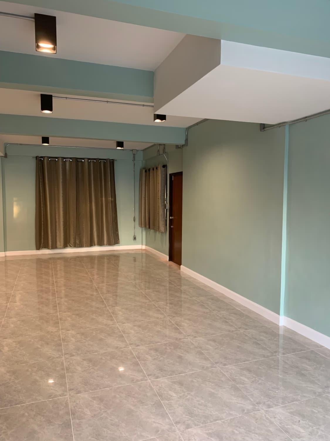 4 Bed House for Rent in Phra Khanong - Image 2