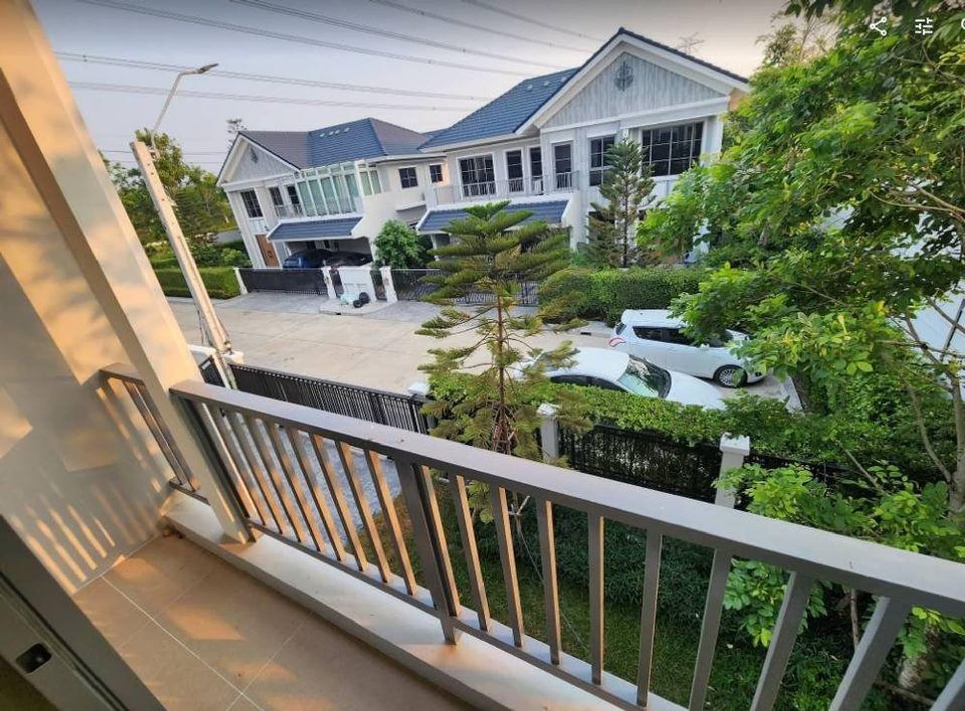 4 Bedroom House - Image 13
