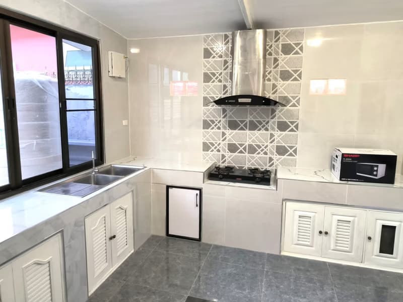 4 Bed House for Rent in San Sai District
