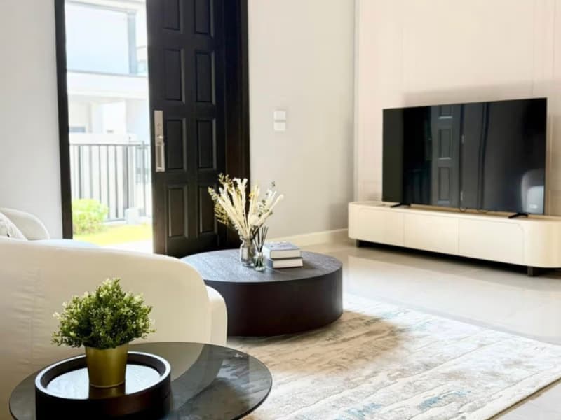 5 Bed House for Rent and Sale in Bang Phli District