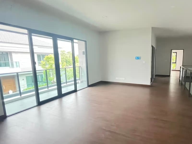 5 Bed House for Sale in Bang Phli