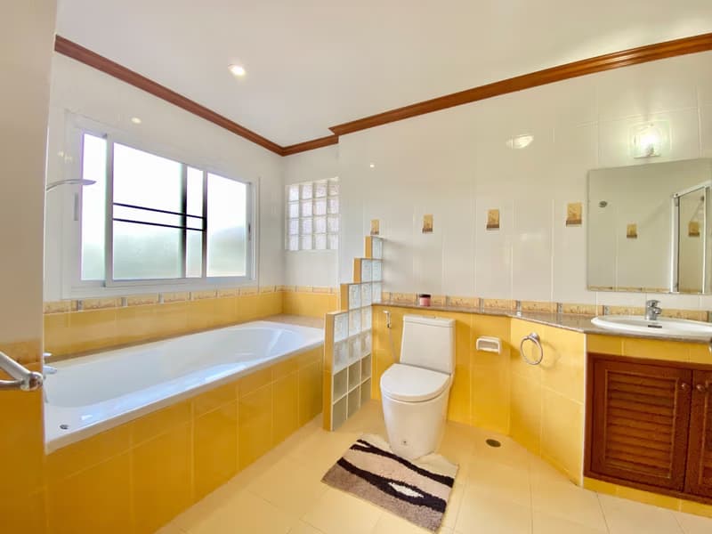 5 Bed House for Rent in Mueang Chiang Mai District