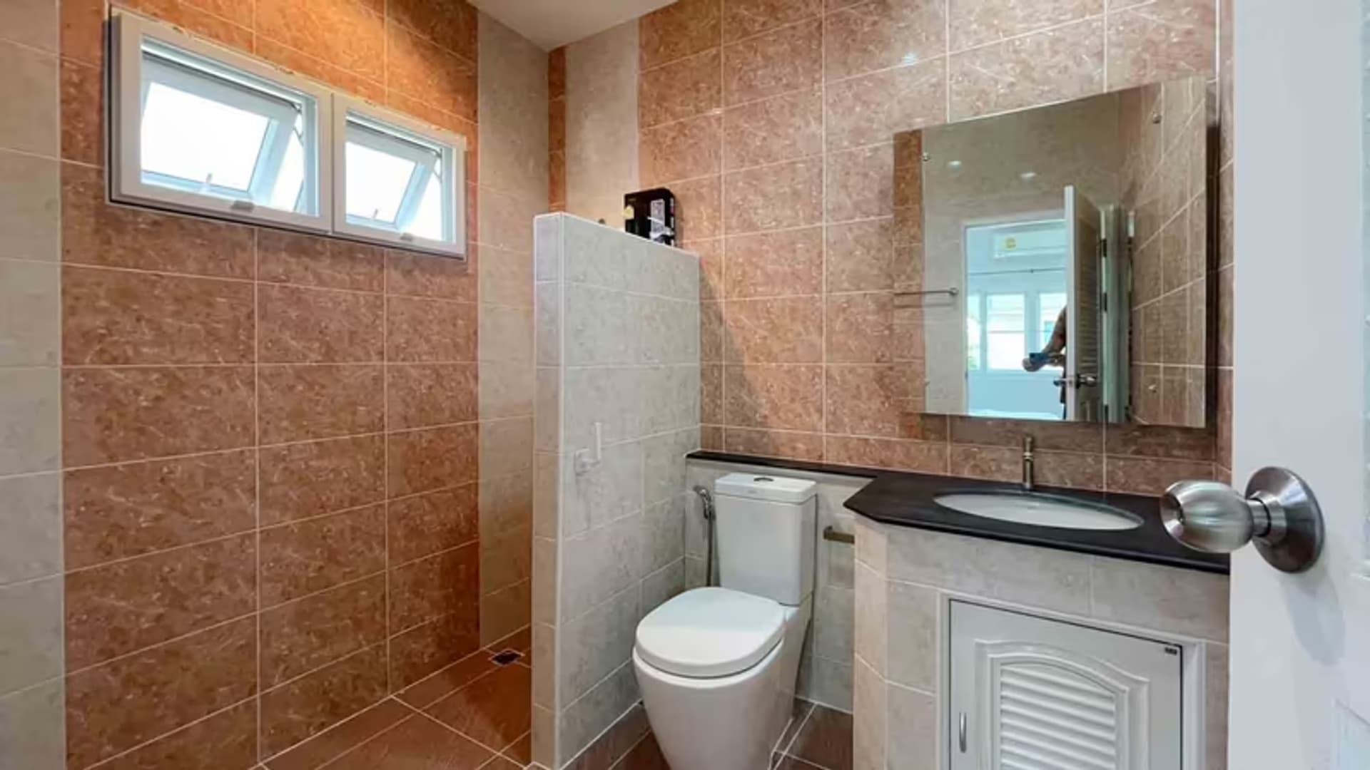 3 Bedroom House - Image 13