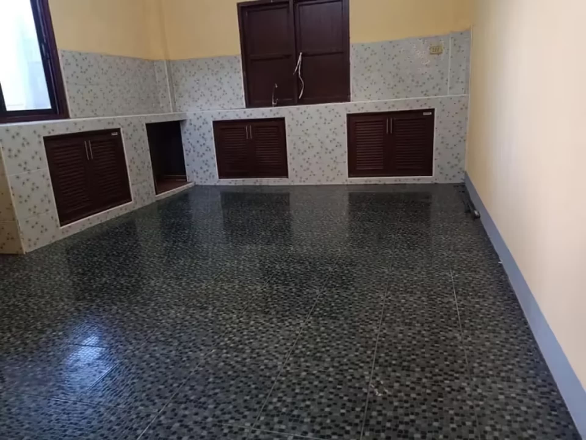 2 Bedroom House - Image 10