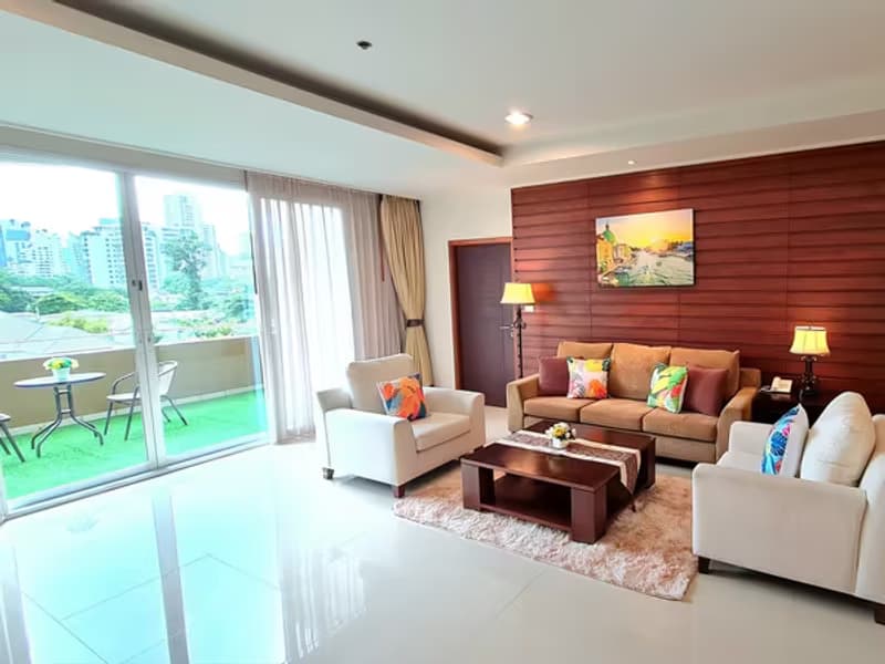  Piyathip Place Serviced Apartment