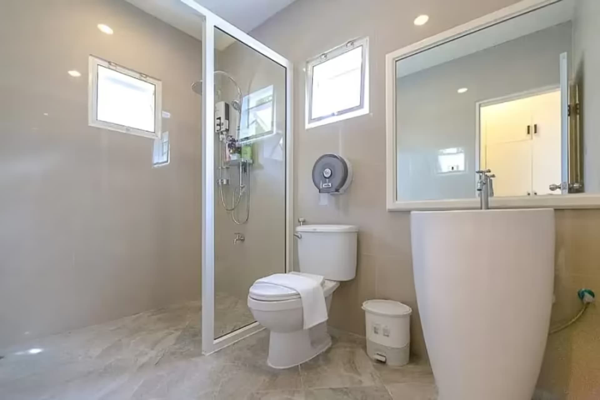 5 Bedroom House - Image 10