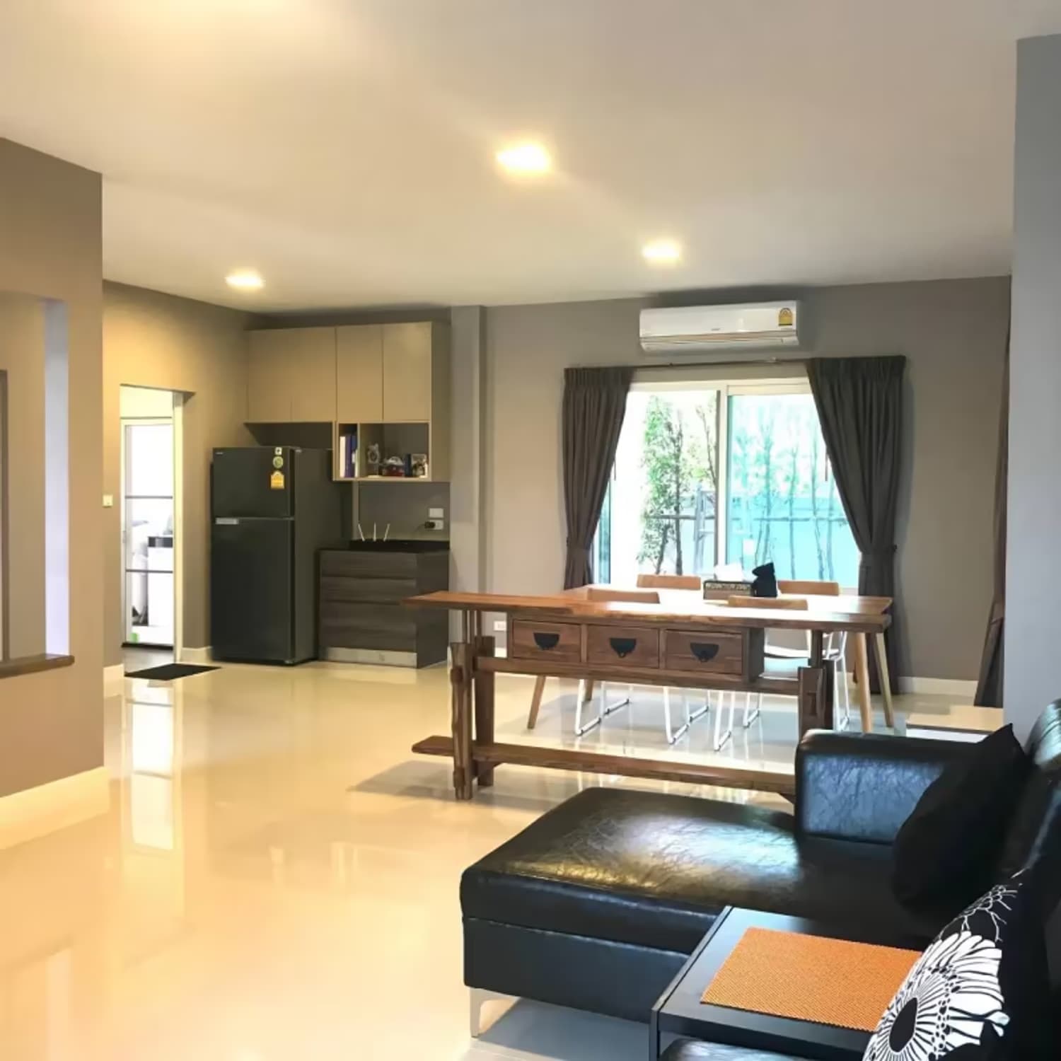4 Bedroom House - Image 10