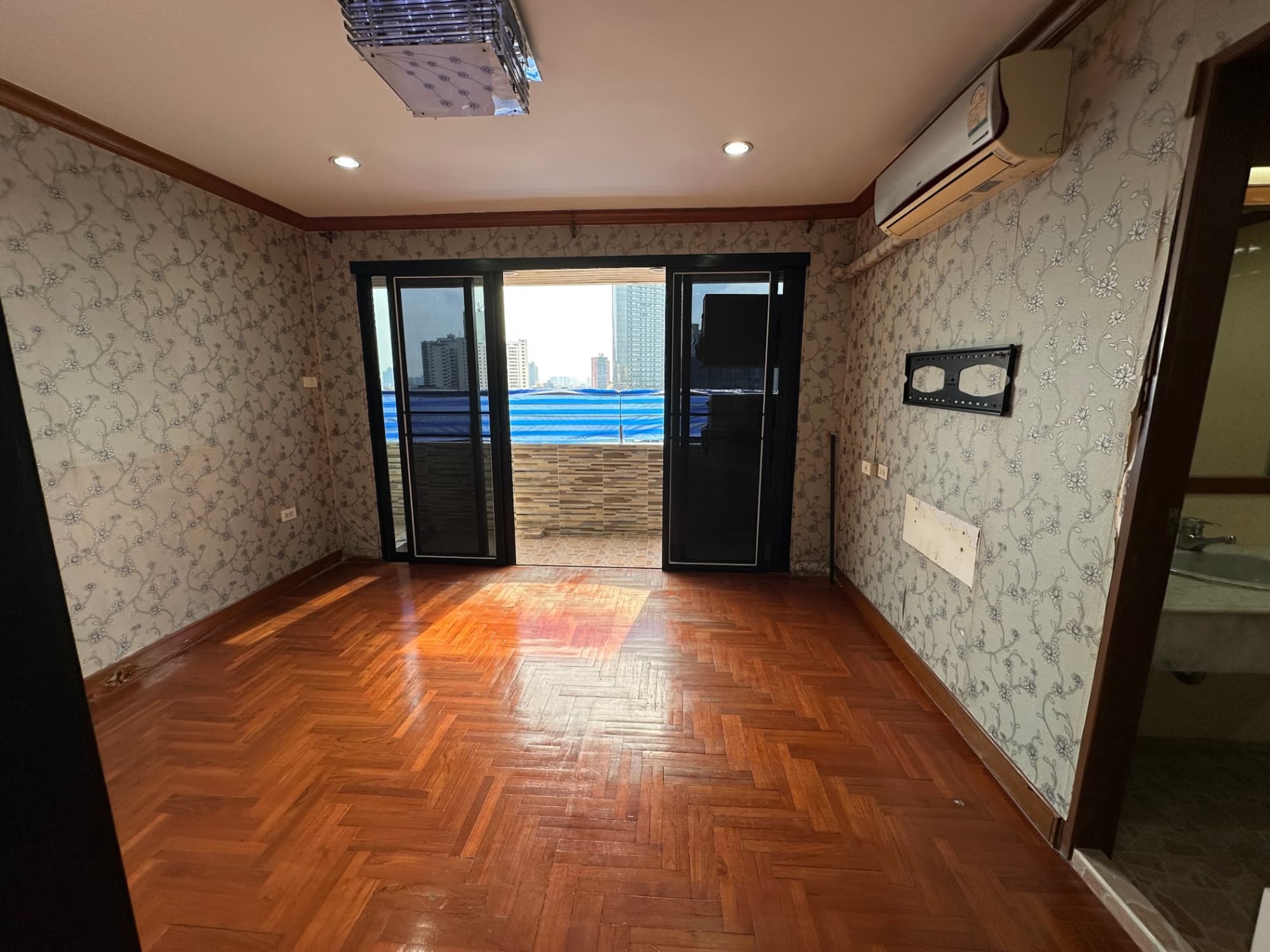 3 Bed Condo for Sale in Samphanthawong - Image 11
