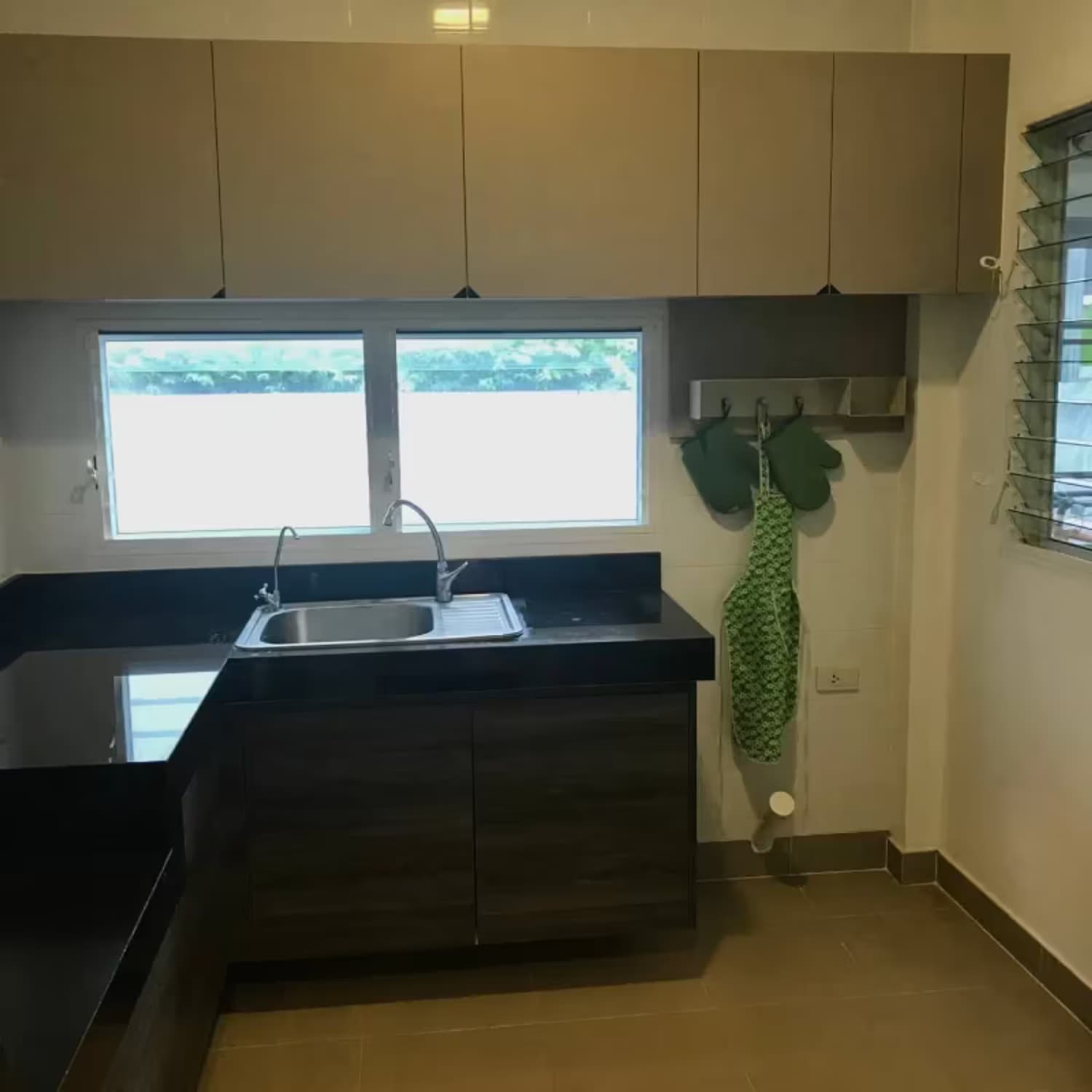 4 Bedroom House - Image 7
