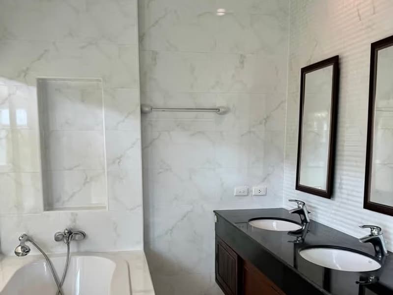 4 Bed House for Rent in Hang Dong District