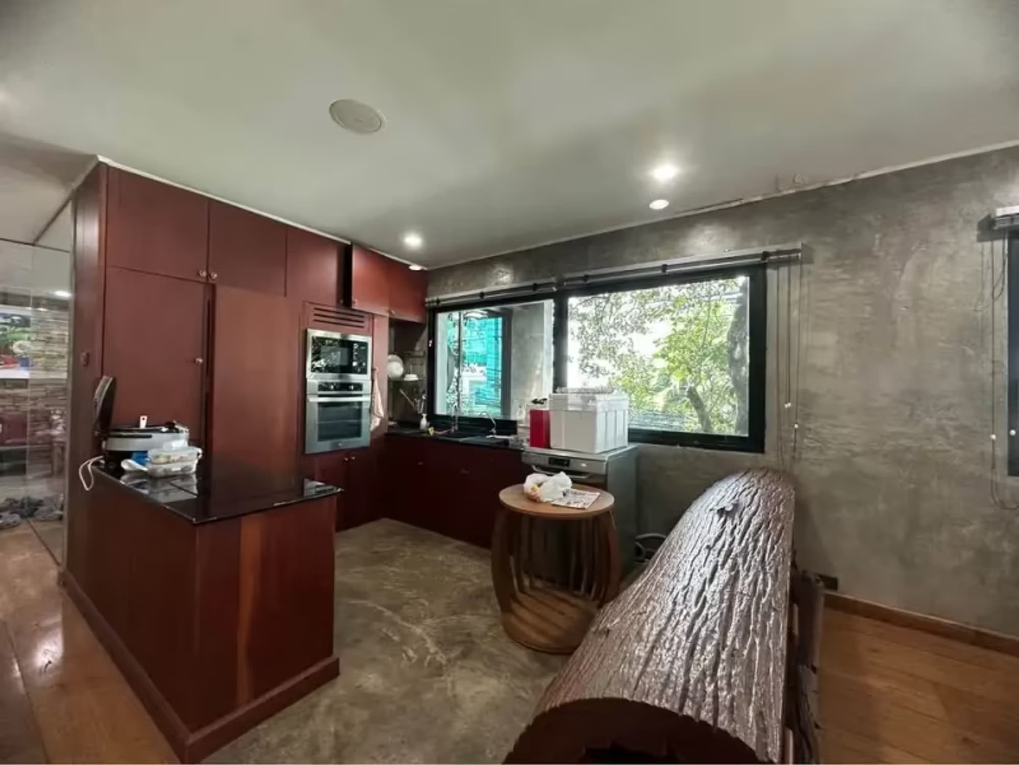 6 Bedroom House - Image 12
