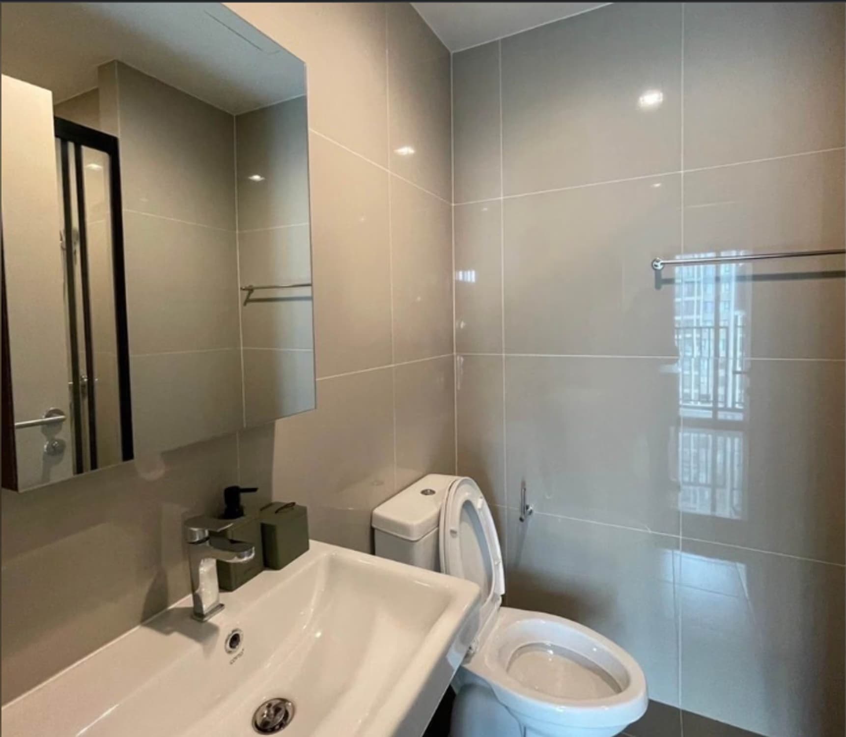 Condo for Rent at The Base Petchaburi-Thonglor - Image 6