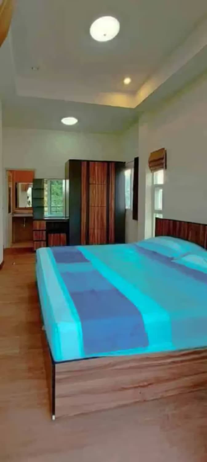 4 Bedroom House - Image 12