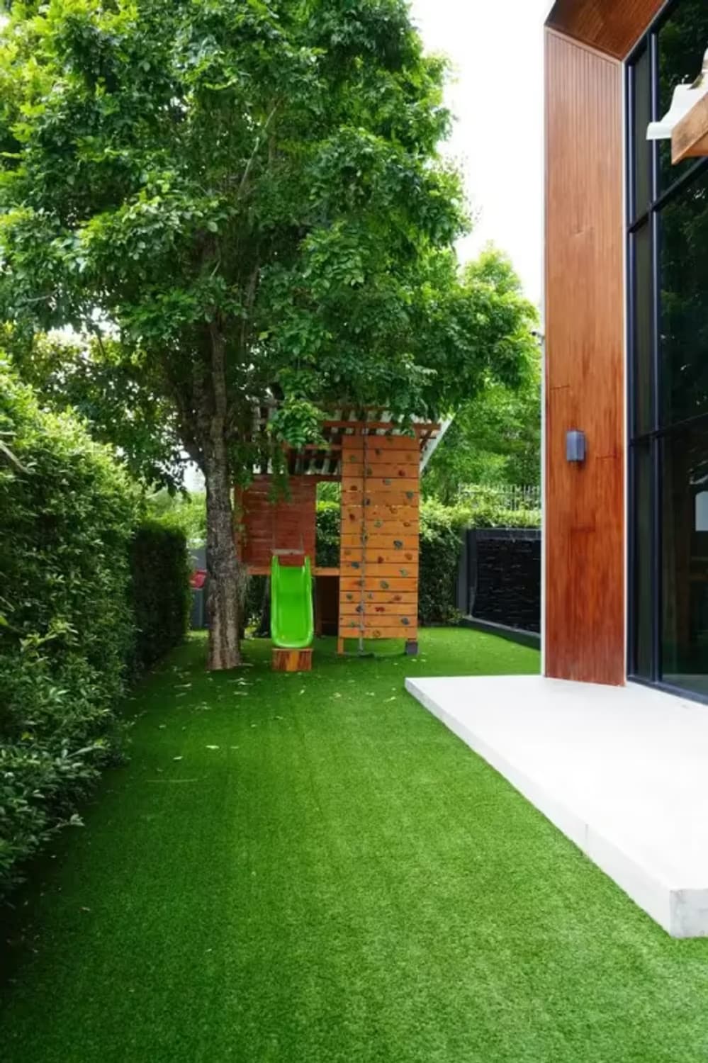 6 Bedroom House - Image 11