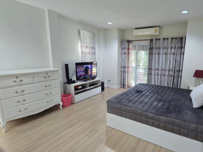 4 Bed House for Rent in San Kamphaeng