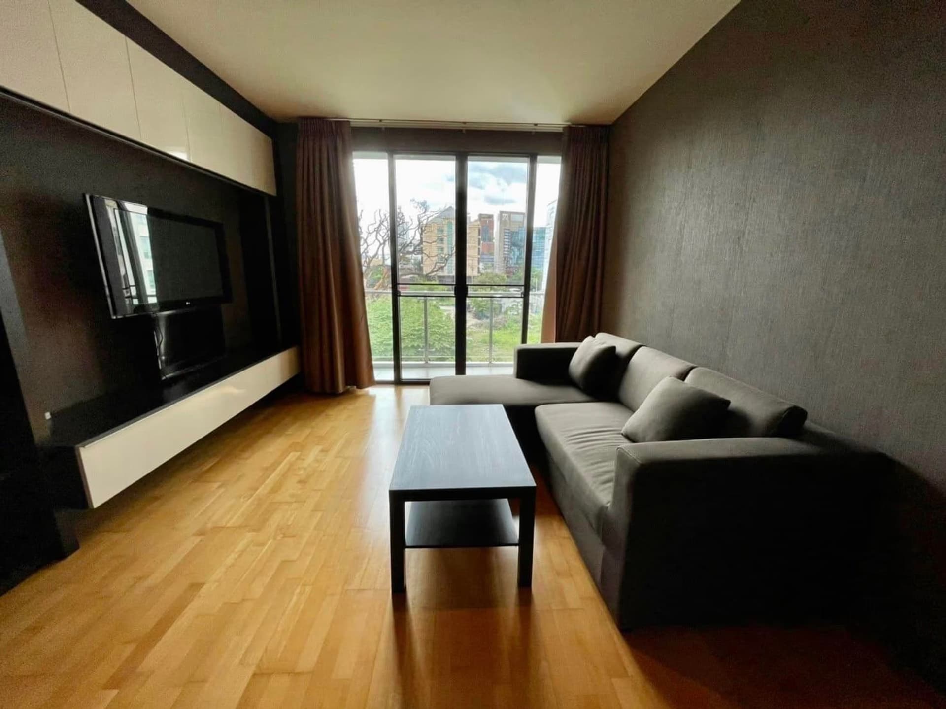2 ห้องนอน Condo สำหรับ ขายและจำหน่าย ใกล้ Ekkamai BTS - Image 2