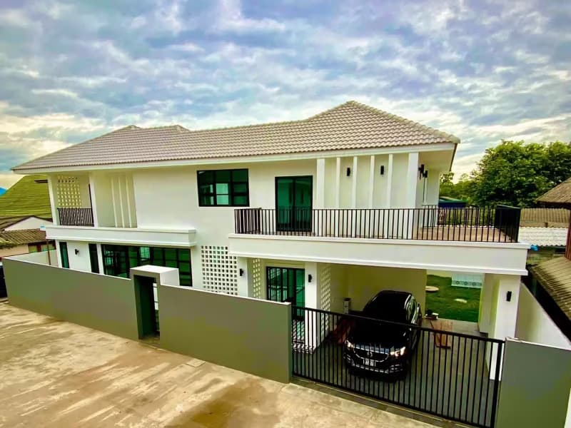 6 Bedroom House