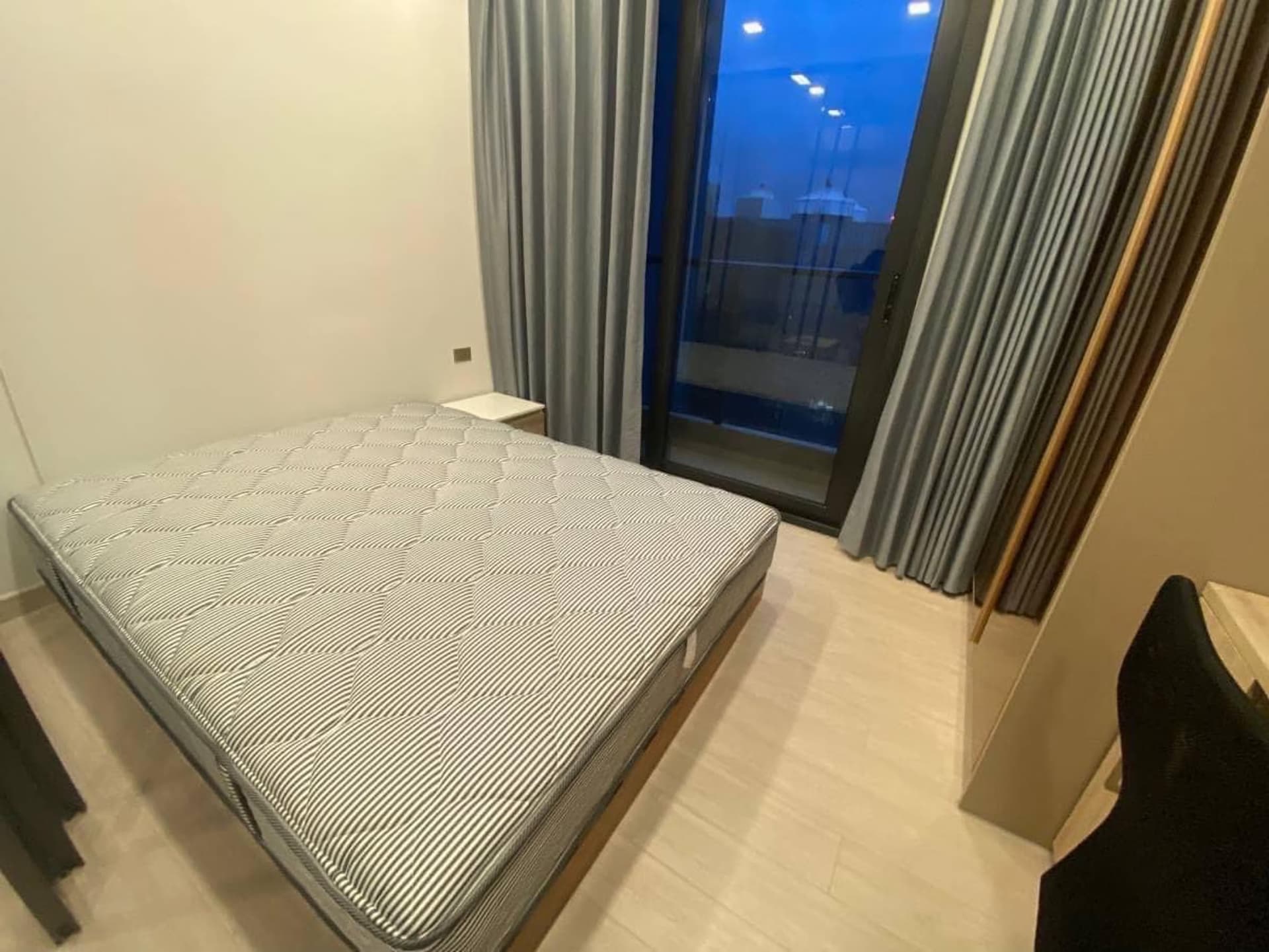 1 Bed Condo for Sale in Huai Khwang - Image 1