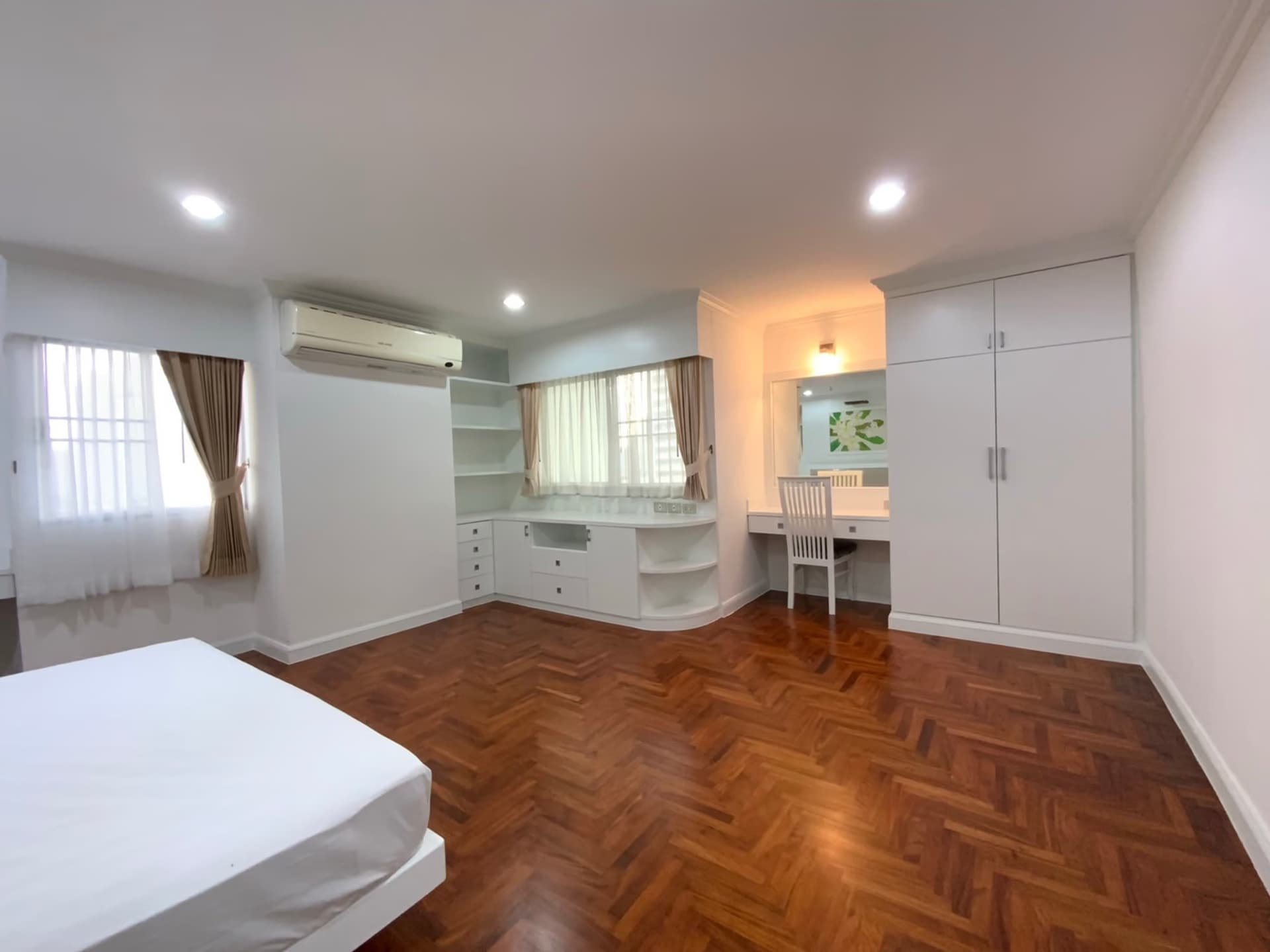 4 Bedroom Condo - Image 4