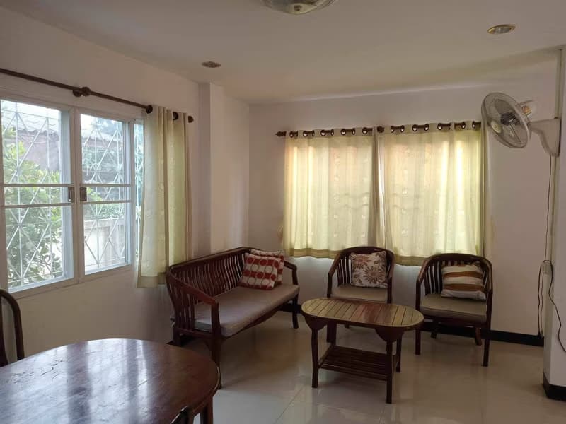 4 Bed House for Rent in Saraphi District