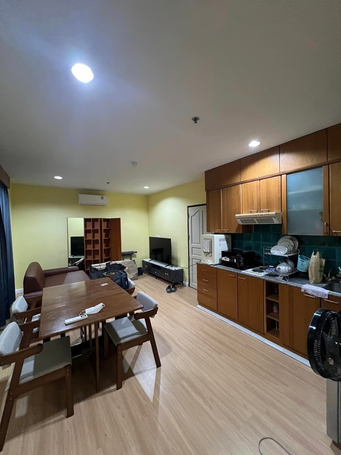 2 Bed Condo for Rent in Ratchathewi - Image 1