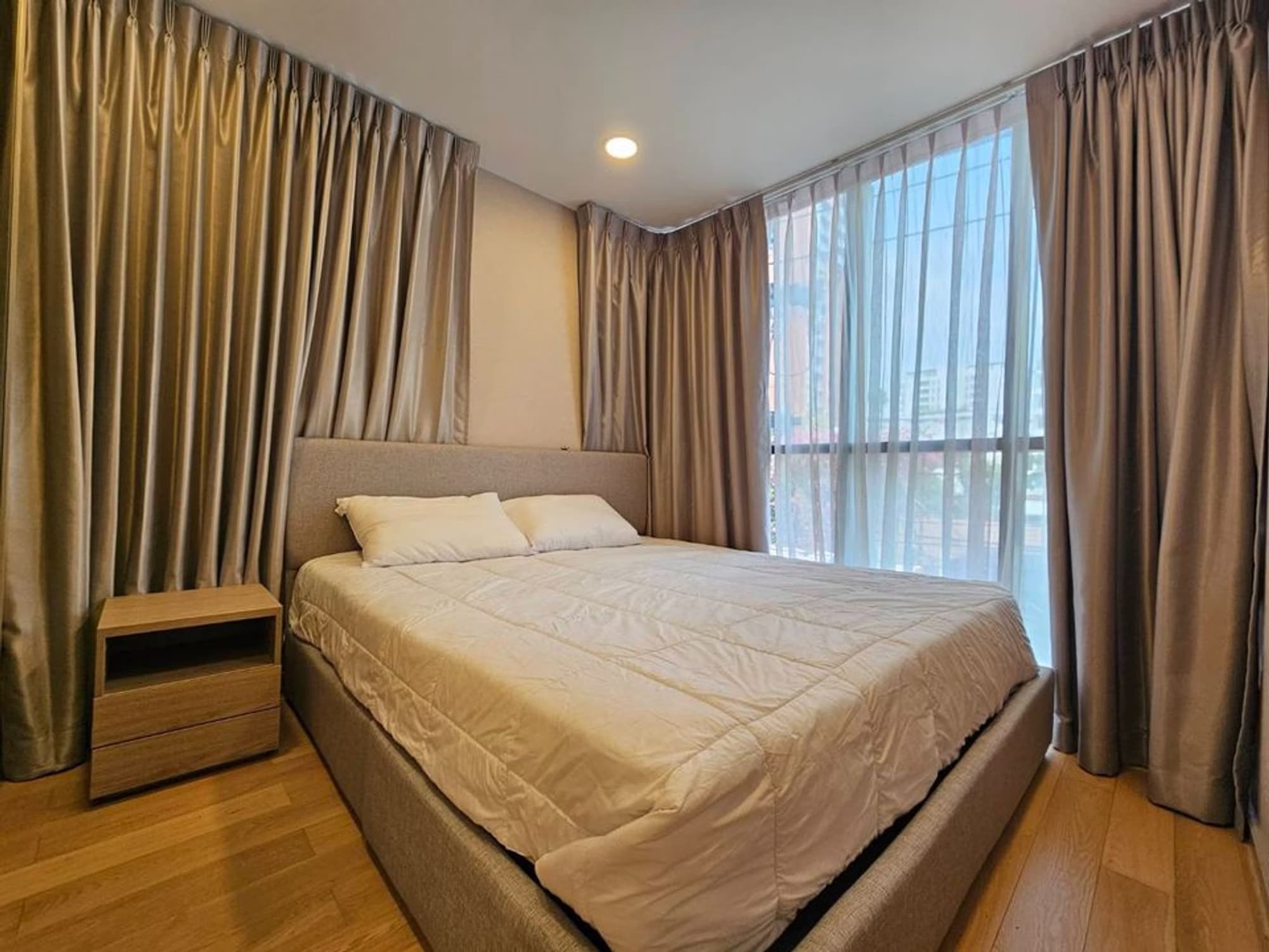2 Bedroom Condo at Walden Asoke - Image 1
