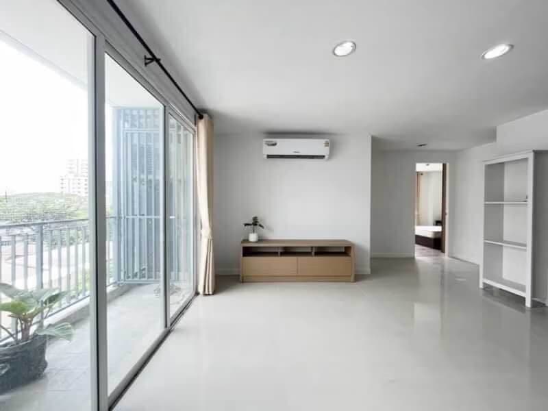 2 Bed Condo for Rent and Sale in Phaya Thai