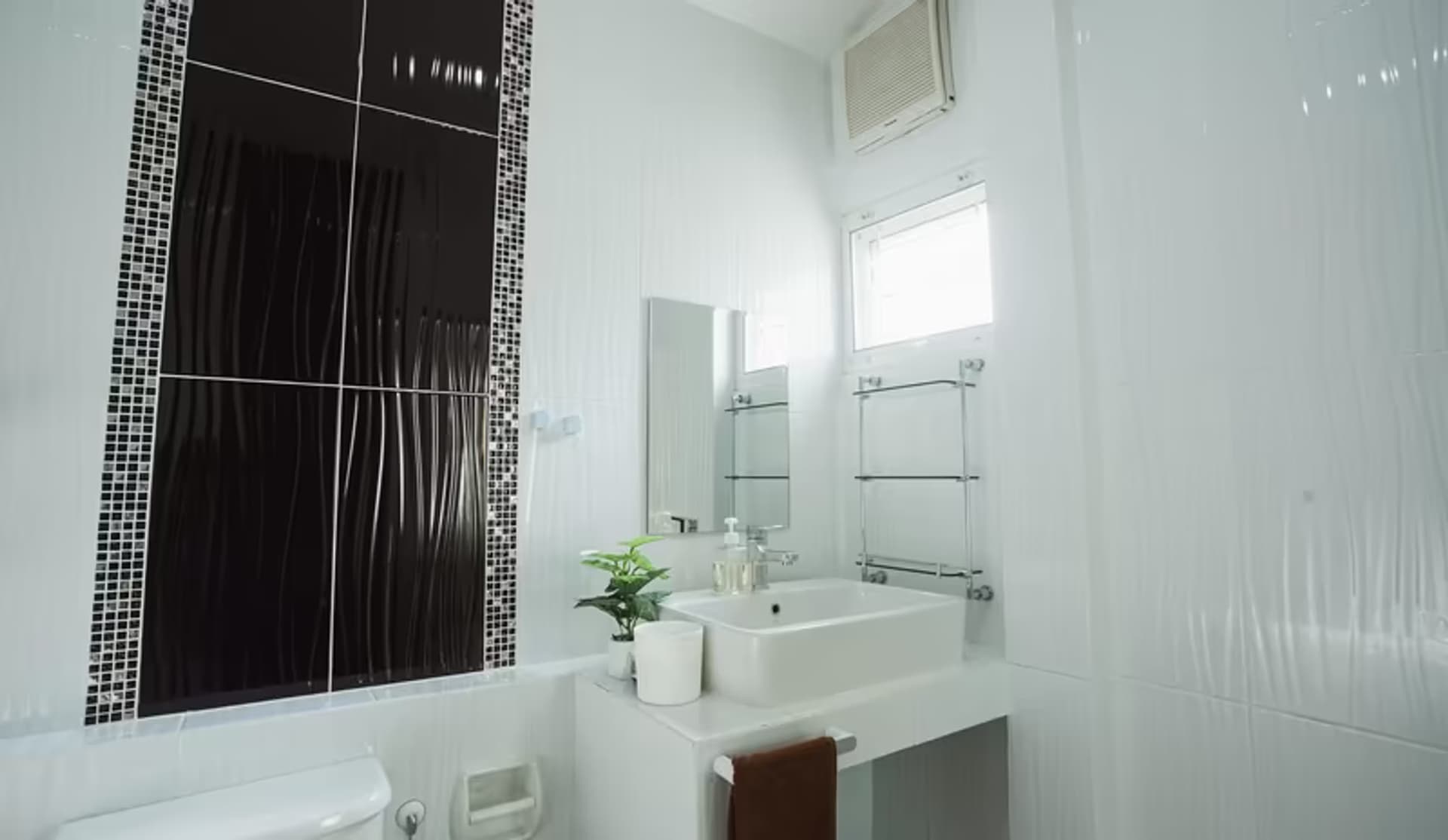 4 Bedroom House - Image 17