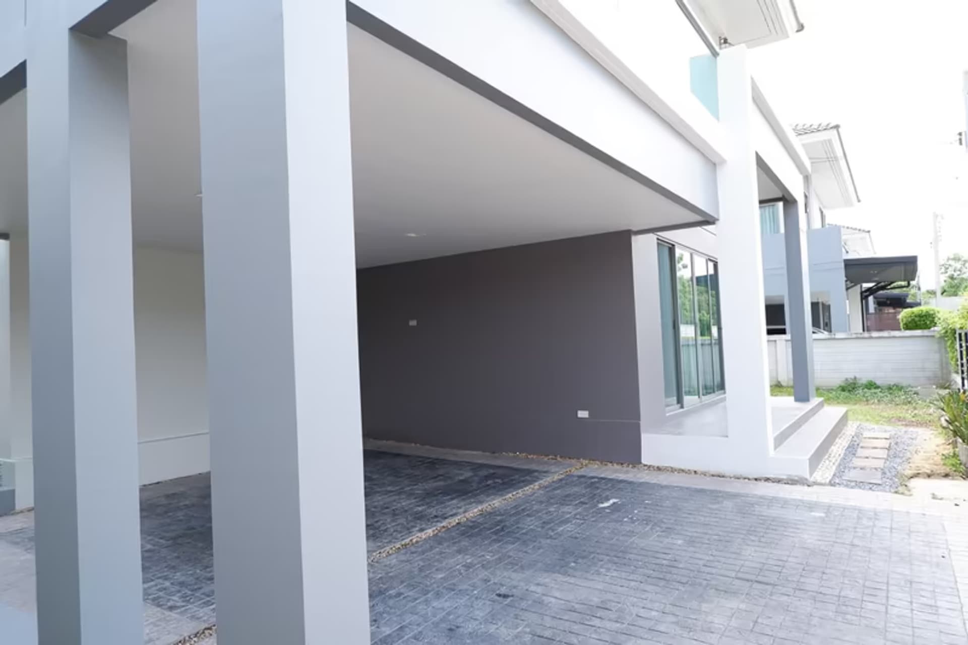 4 Bedroom House - Image 7