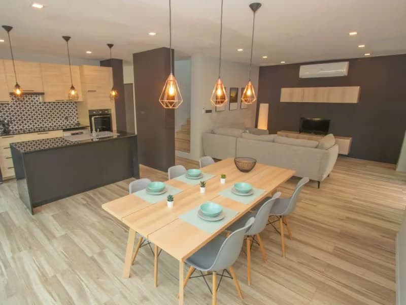 Contemporary 5-Bedroom House for Sale near Kad Farang