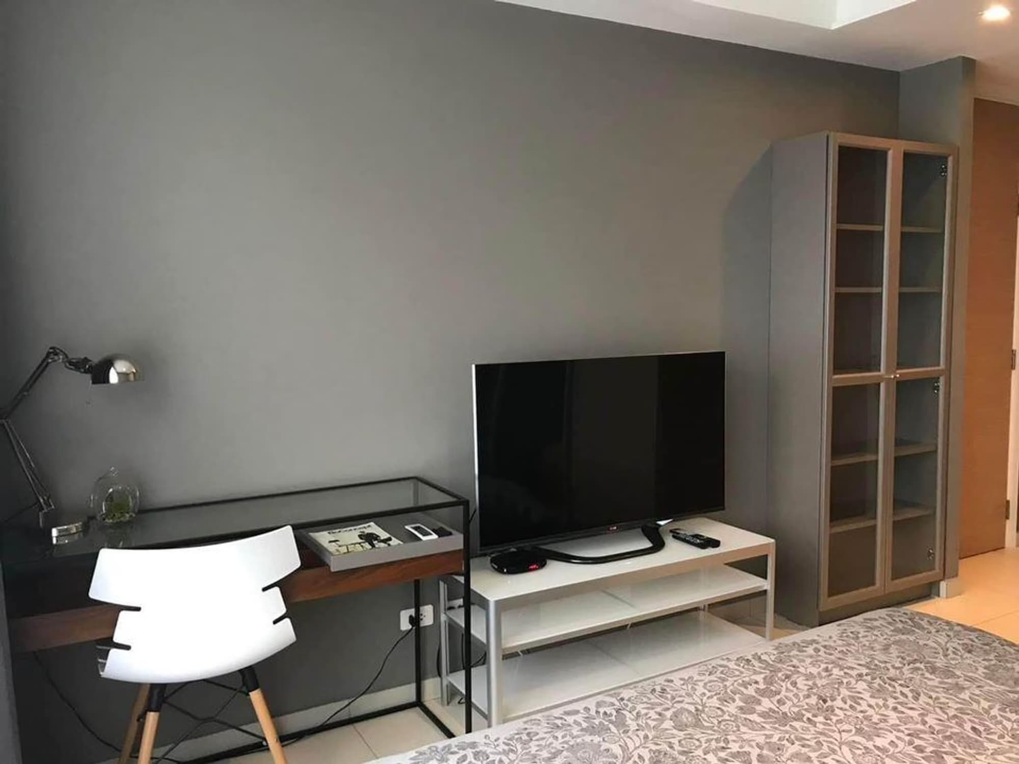 1 Bed Condo for Rent in undefined - Image 2