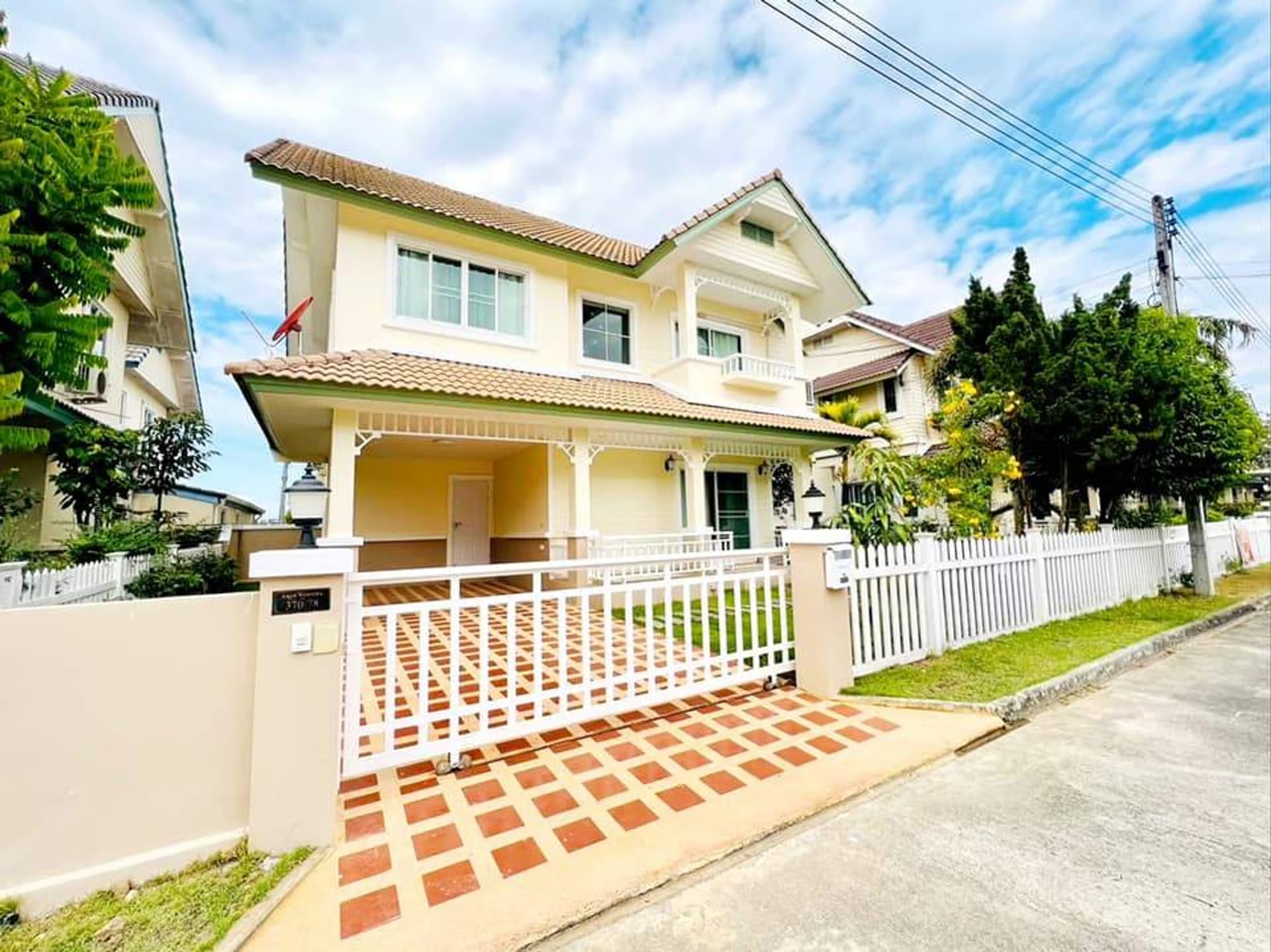 3 Bed House for Rent and Sale in San Sai - Image 1