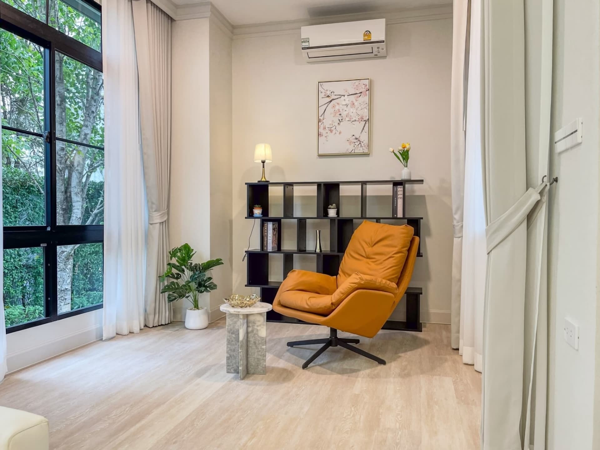 4 Bed House for Rent and Sale in Saphan Sung - Image 18