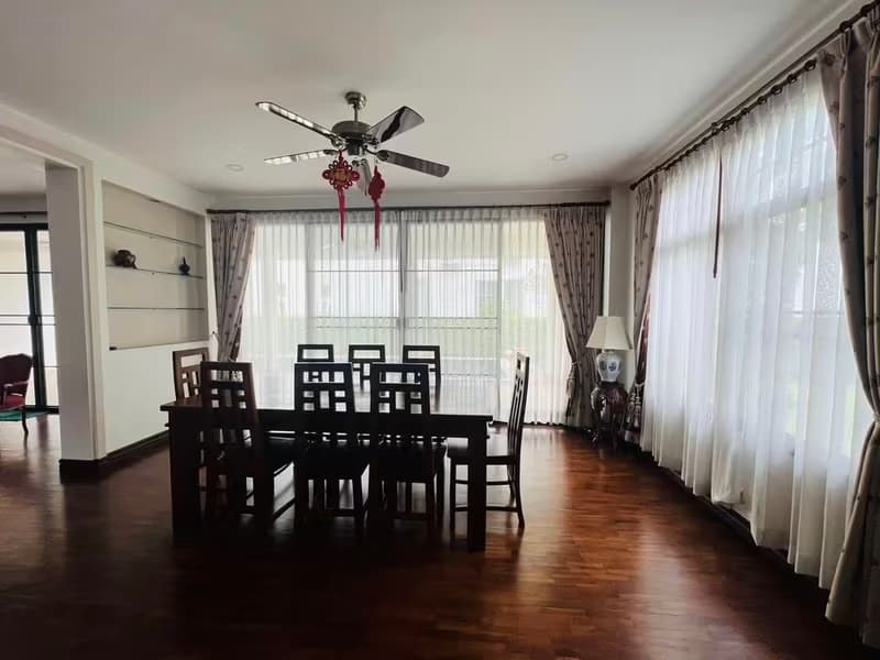 House with swimming pool for sale or rent