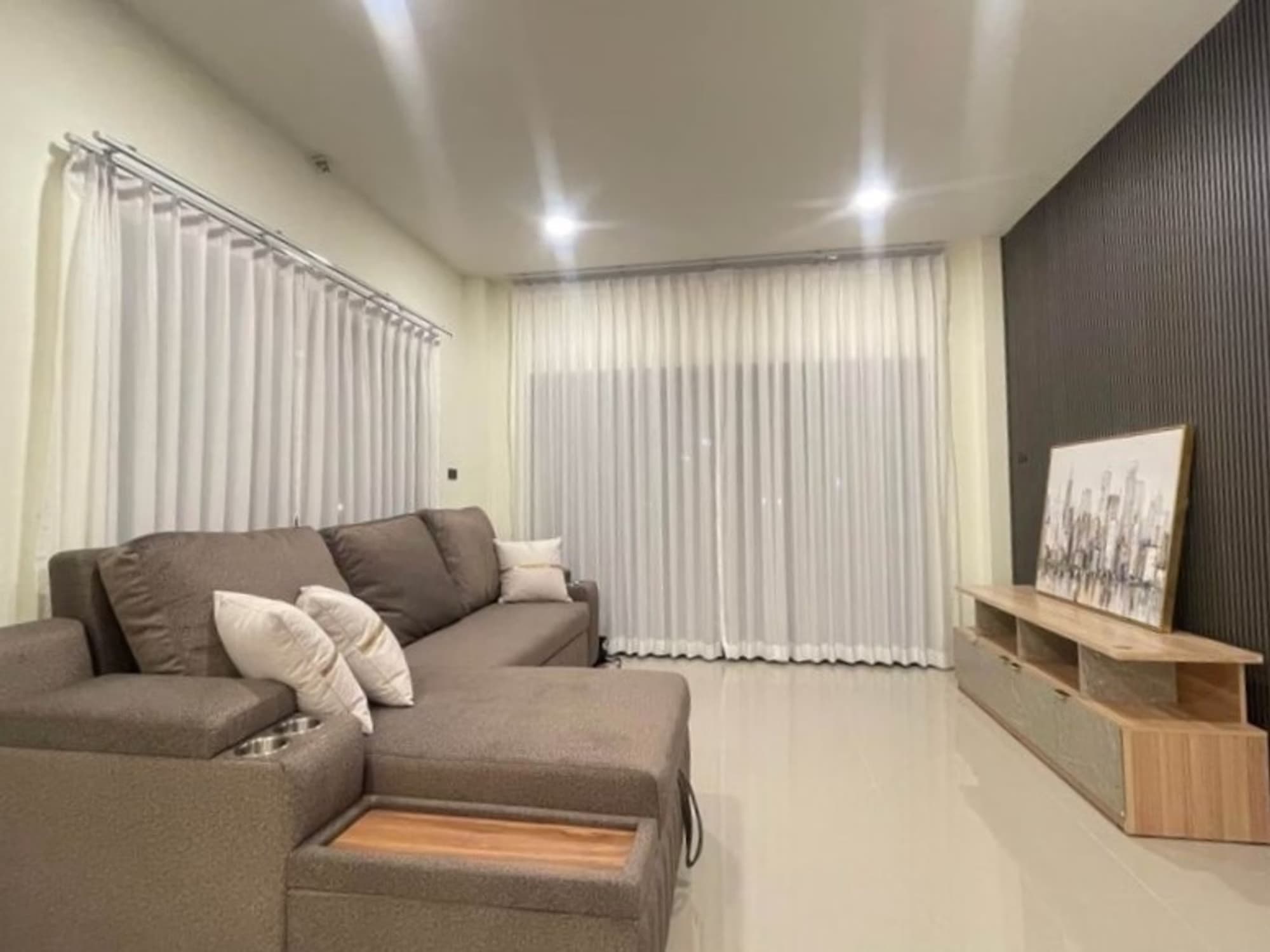 4 Bed House for Sale in undefined - Image 2