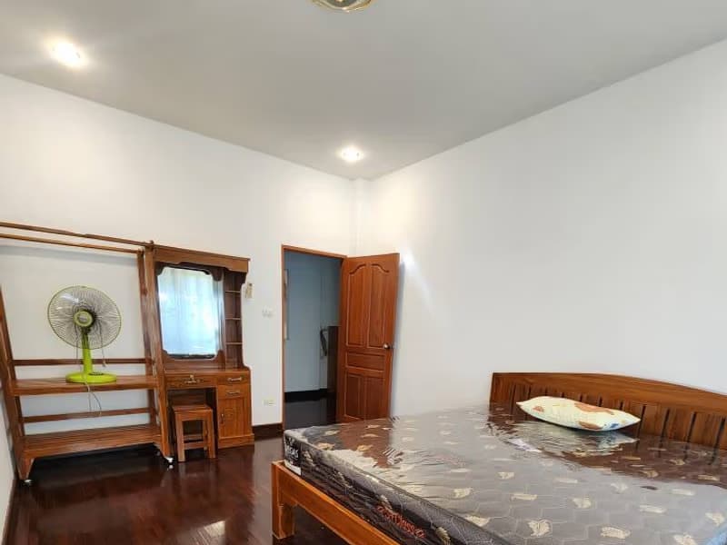 5 Bed House for Rent in Mueang Chiang Mai