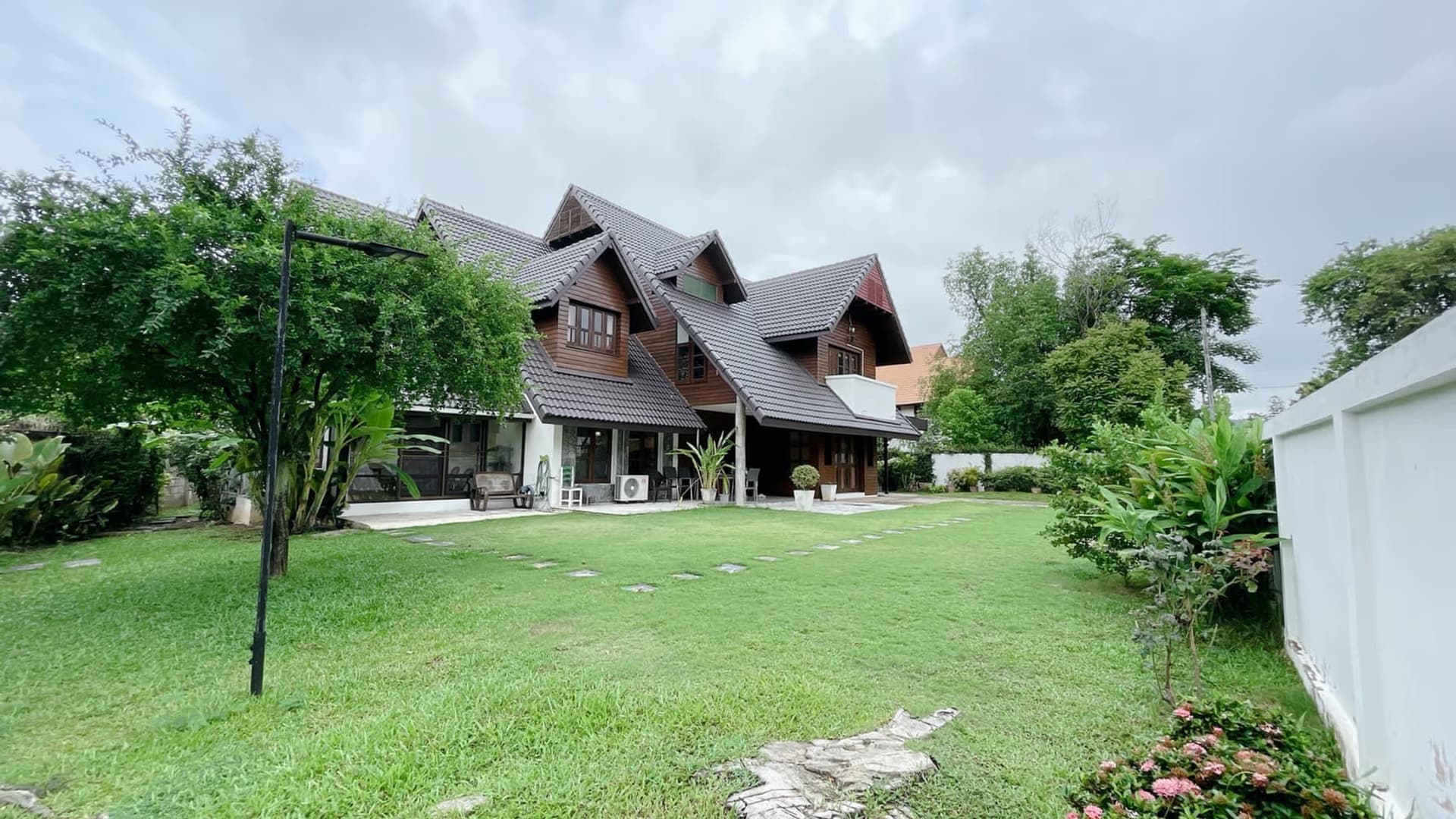 4 Bed House for Rent and Sale in Hang Dong - Image 15
