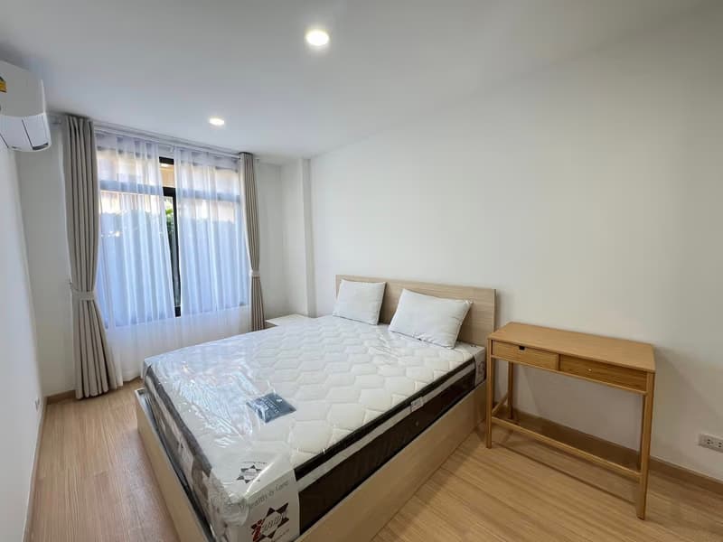 Condo for Rent at The Fore Condo