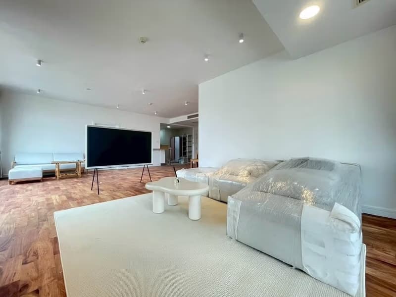 2 Bed Condo for Rent in Khlong Toei