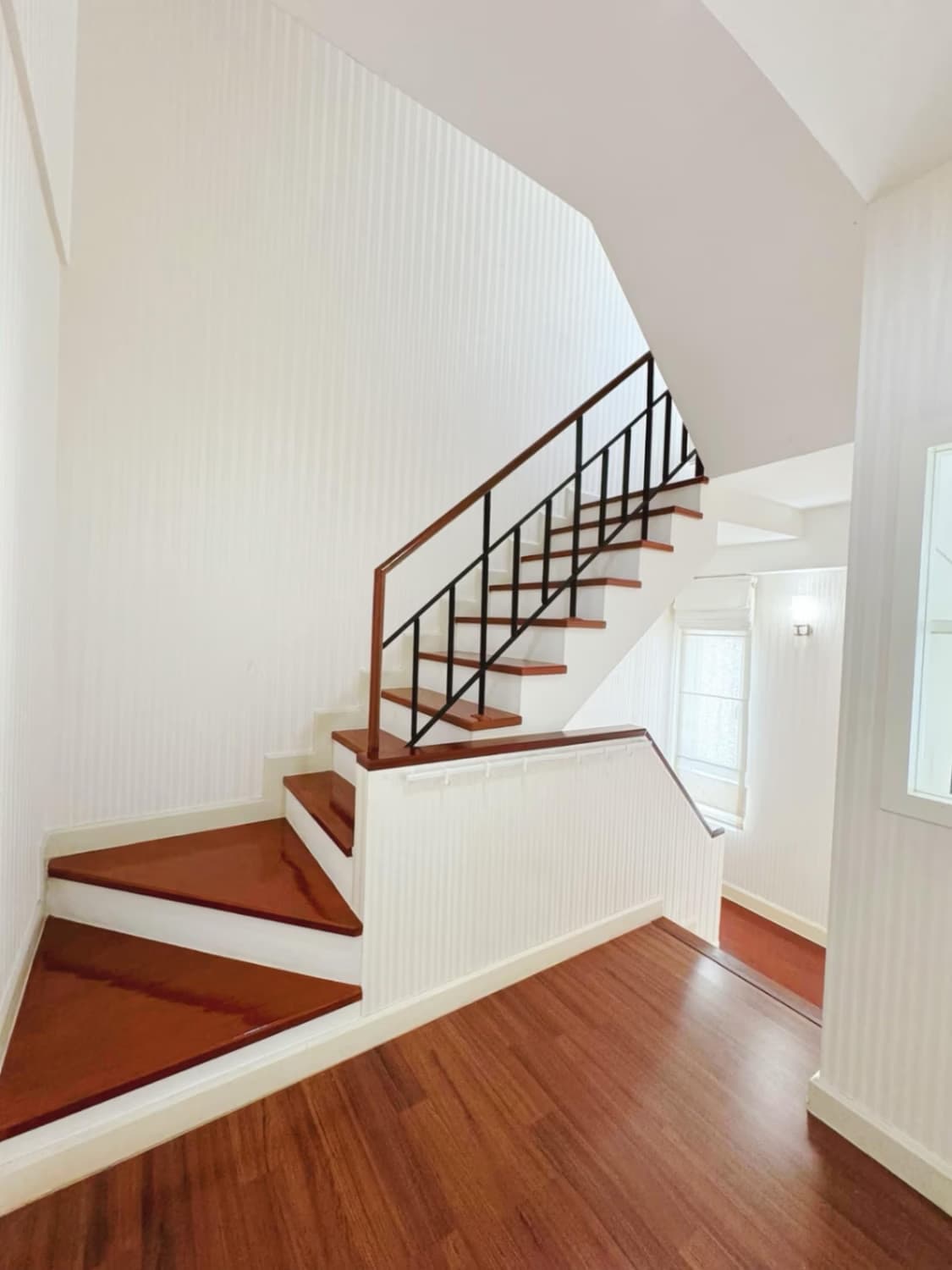 3 Bed House for Rent in Khlong Toei - Image 13